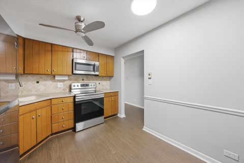 Tiny photo for 300 Claymoor Road #2E, Hinsdale, IL 60521 (MLS # 12622376)