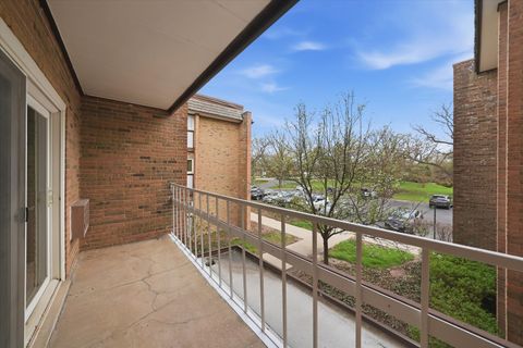 Tiny photo for 300 Claymoor Road #2E, Hinsdale, IL 60521 (MLS # 12622376)