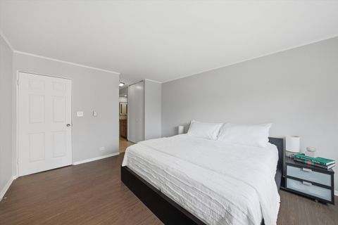 Tiny photo for 300 Claymoor Road #2E, Hinsdale, IL 60521 (MLS # 12622376)