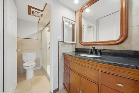 Tiny photo for 300 Claymoor Road #2E, Hinsdale, IL 60521 (MLS # 12622376)