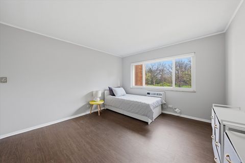 Tiny photo for 300 Claymoor Road #2E, Hinsdale, IL 60521 (MLS # 12622376)