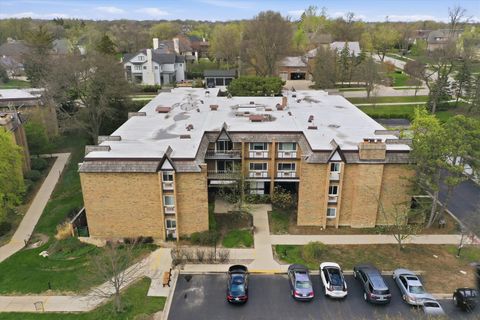 Tiny photo for 300 Claymoor Road #2E, Hinsdale, IL 60521 (MLS # 12622376)