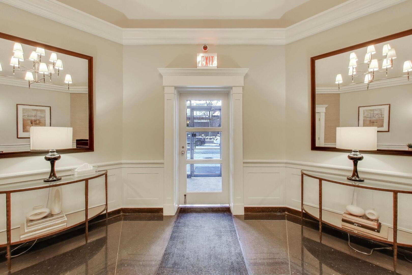 33 W Delaware Place 21H