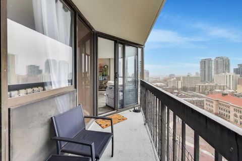 Tiny photo for 33 W Delaware Place #21H, Chicago, IL 60610 (MLS # 12584186)