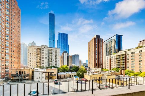 Tiny photo for 33 W Delaware Place #21H, Chicago, IL 60610 (MLS # 12584186)