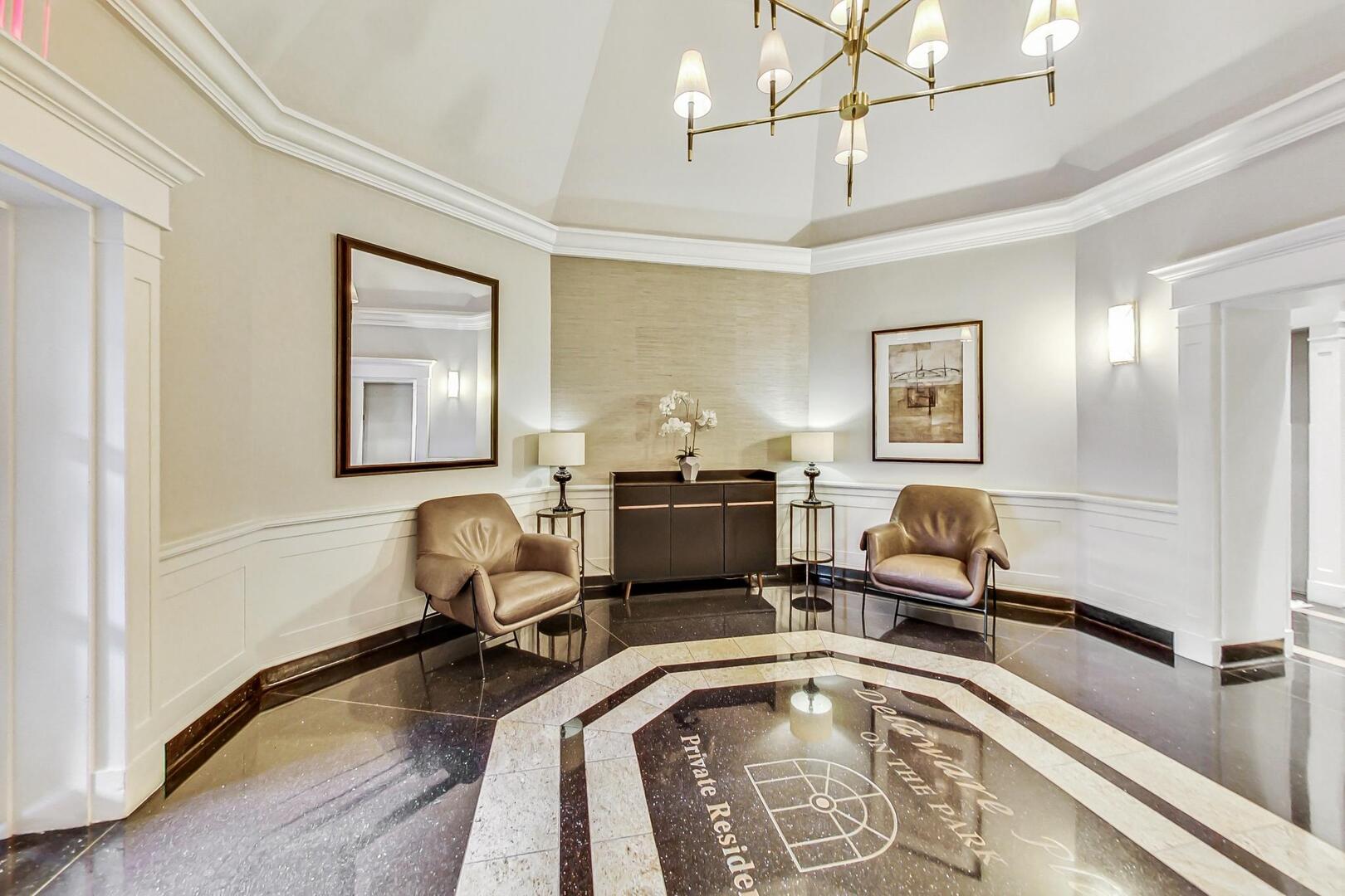 33 W Delaware Place 21H