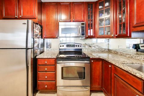 Tiny photo for 33 W Delaware Place #21H, Chicago, IL 60610 (MLS # 12584186)