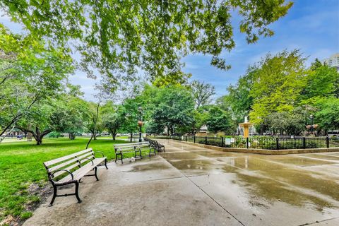 Tiny photo for 33 W Delaware Place #21H, Chicago, IL 60610 (MLS # 12584186)