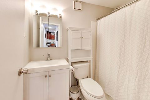 Tiny photo for 33 W Delaware Place #21H, Chicago, IL 60610 (MLS # 12584186)