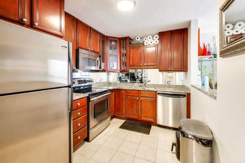 Tiny photo for 33 W Delaware Place #21H, Chicago, IL 60610 (MLS # 12584186)