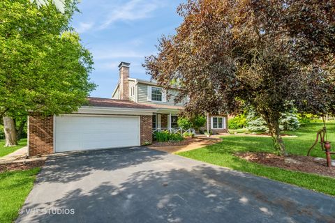 Photo of 7820 Forestview Drive, Orland Park, IL 60462 (MLS # 12560516)