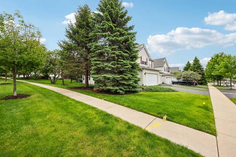 Tiny photo for 502 Heritage Court, St. Charles, IL 60175 (MLS # 12688792)