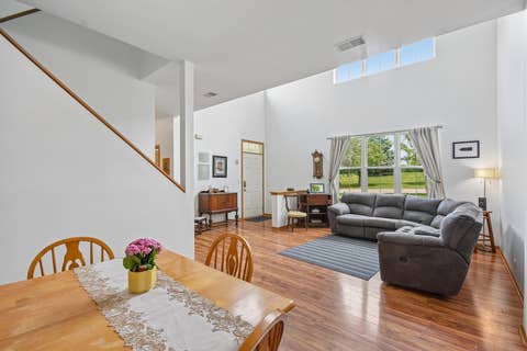 Tiny photo for 502 Heritage Court, St. Charles, IL 60175 (MLS # 12688792)