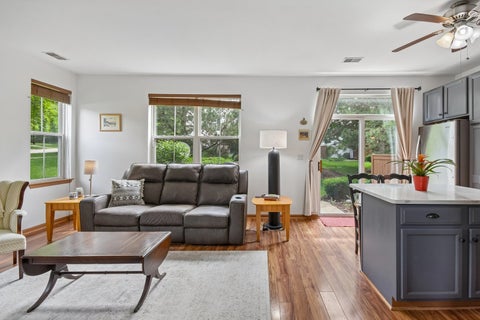 Tiny photo for 502 Heritage Court, St. Charles, IL 60175 (MLS # 12688792)