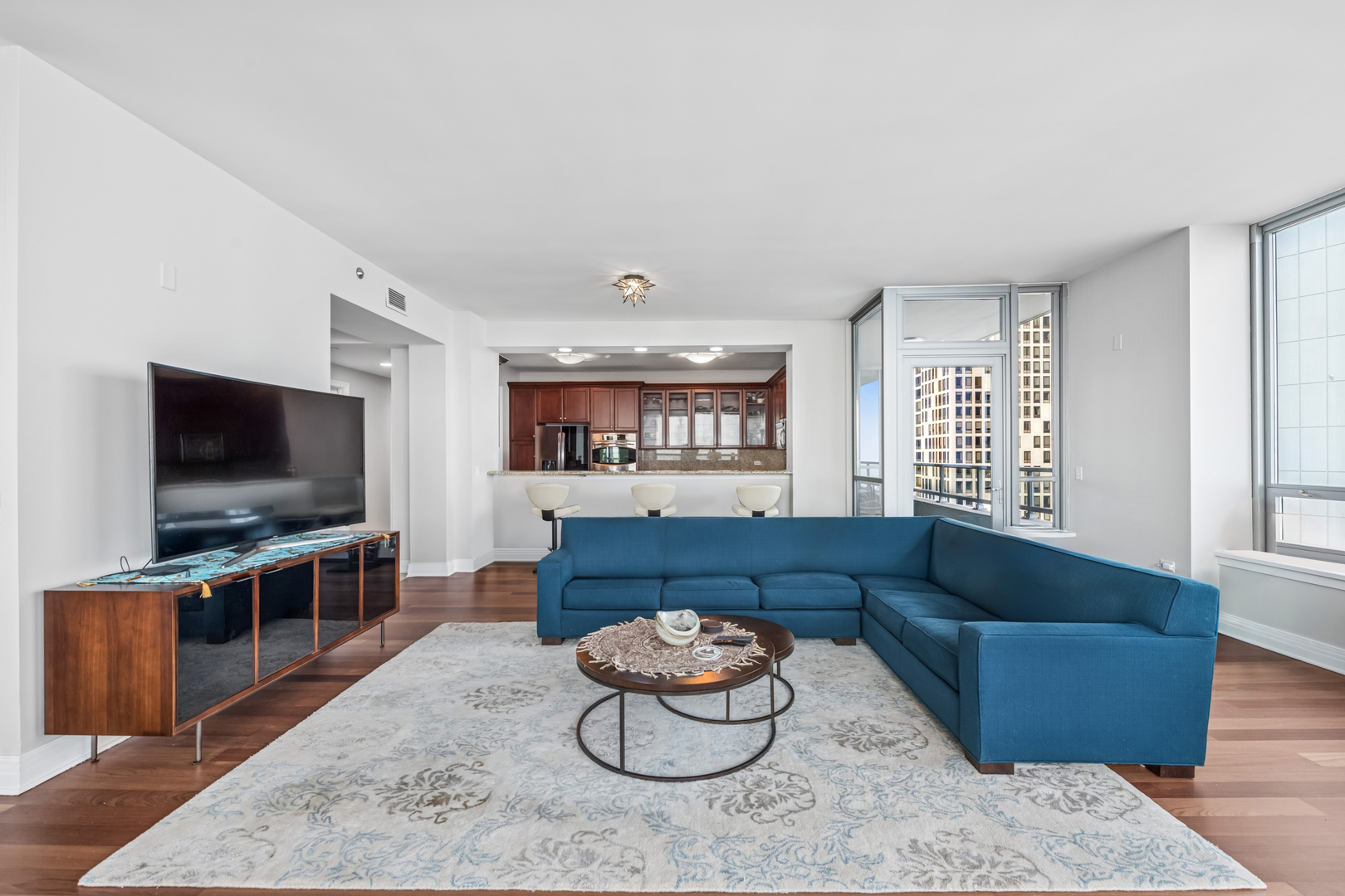 600 N LAKE SHORE Drive 1805, Chicago, IL, 60611 4 600 N LAKE SHORE Drive 1805