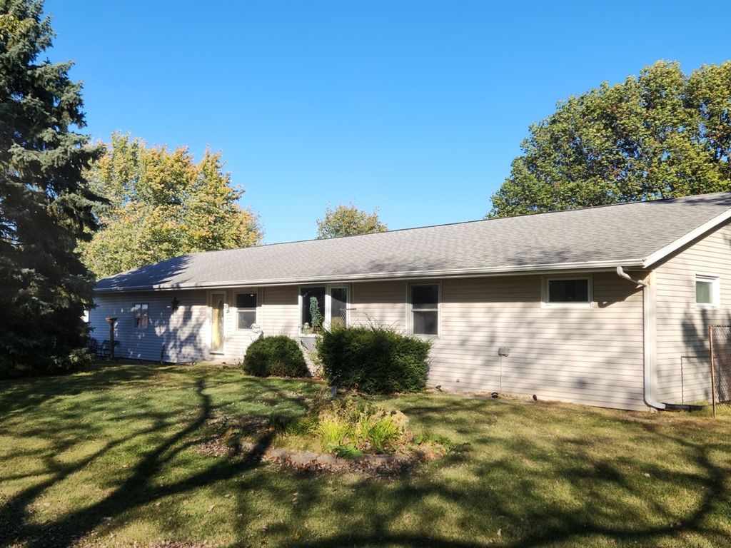 Photo for 8950 Hoover Road, Rock Falls, IL 61071 (MLS # 12503185)