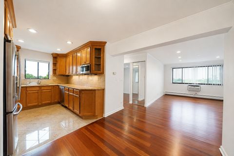 Tiny photo for 5306 N Cumberland Avenue #521, Chicago, IL 60656 (MLS # 12701060)
