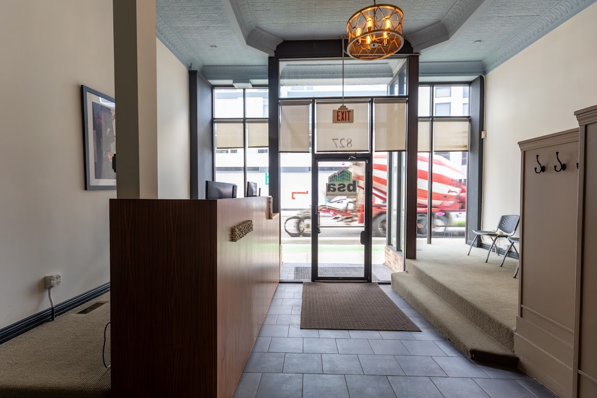 827 N Milwaukee Avenue