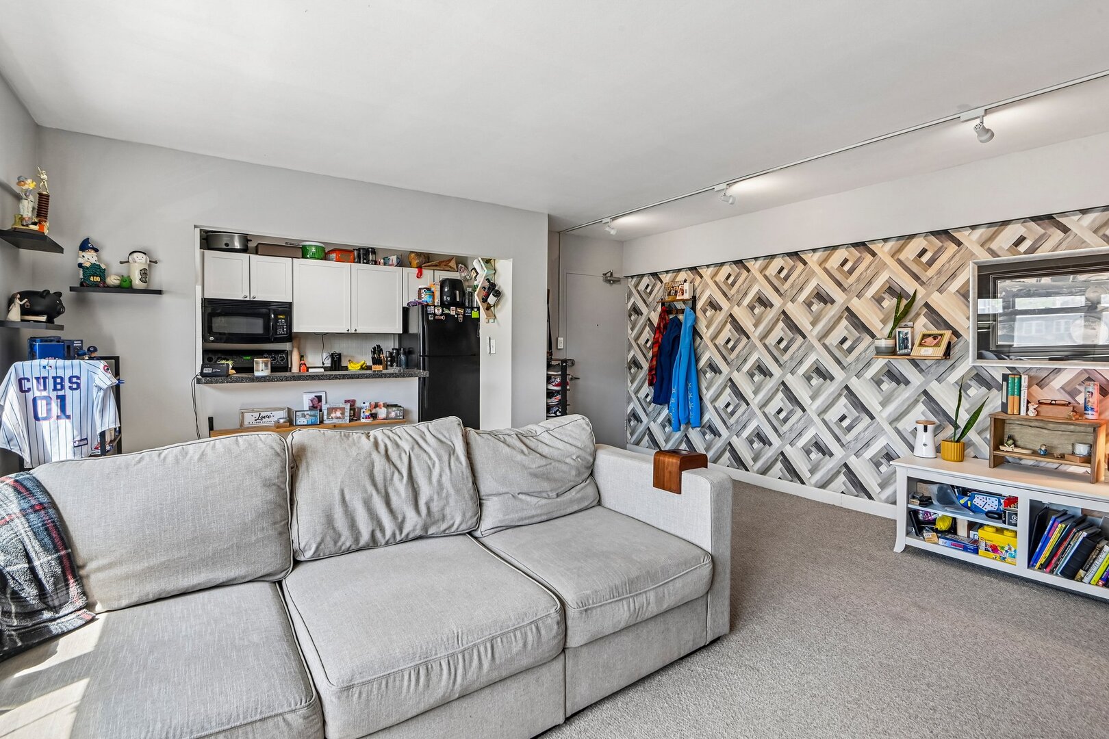 4960 N Marine Drive 611