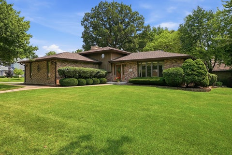 Photo of 800 Ravinia Drive, Shorewood, IL 60404 (MLS # 12737924)