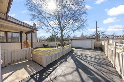 Tiny photo for 370 N Oak Street, Elmhurst, IL 60126 (MLS # 12583125)