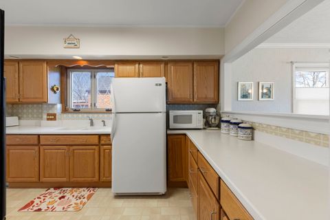 Tiny photo for 370 N Oak Street, Elmhurst, IL 60126 (MLS # 12583125)