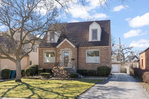 Photo of 370 N Oak Street, Elmhurst, IL 60126 (MLS # 12583125)