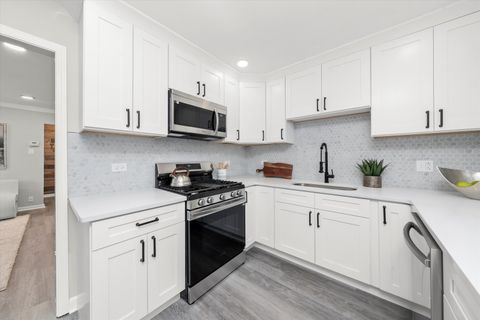 Tiny photo for 1016 RICHMOND Street, Joliet, IL 60435 (MLS # 12548250)