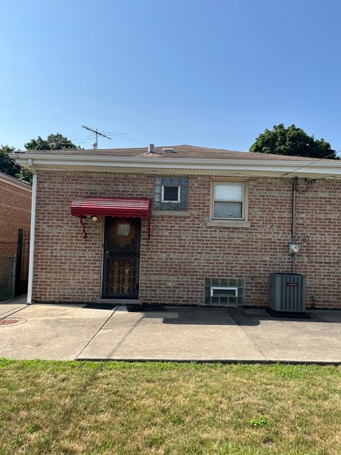 Tiny photo for 2316 W 80th Place S, Chicago, IL 60620 (MLS # 12729722)