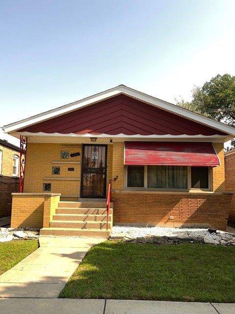 Photo of 2316 W 80th Place S, Chicago, IL 60620 (MLS # 12729722)