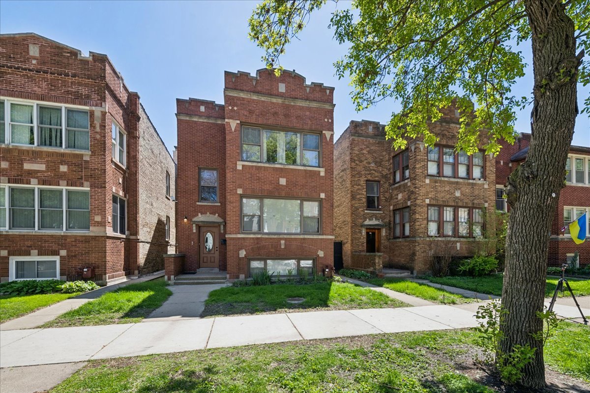 2629 W Winnemac Avenue
