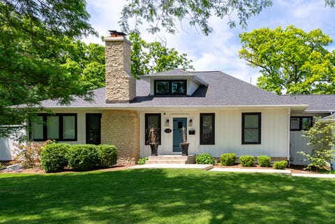 Photo of 1045 N 5th Avenue, St. Charles, IL 60174 (MLS # 12668594)