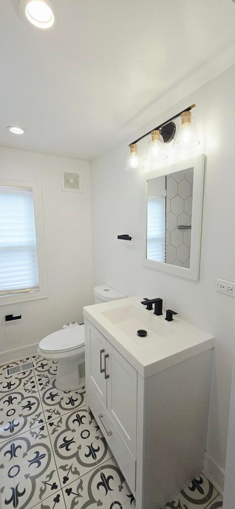 Tiny photo for 7000 W 71ST Place, Chicago, IL 60638 (MLS # 12741258)