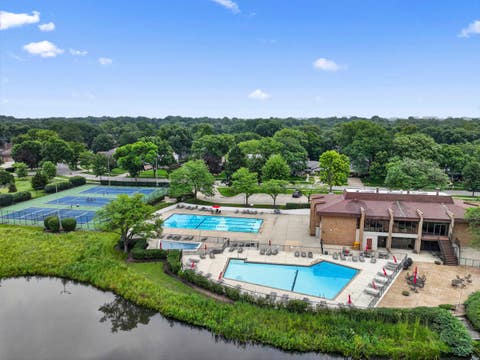 Tiny photo for 465 Raintree Court #2B, Glen Ellyn, IL 60137 (MLS # 12733628)