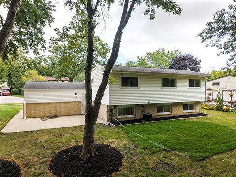 Tiny photo for 412 Redwood Lane, Schaumburg, IL 60193 (MLS # 12481539)