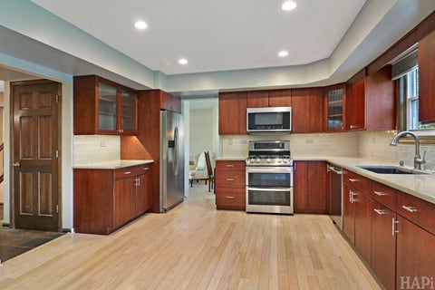 Tiny photo for 470 Highland Grove Drive, Buffalo Grove, IL 60089 (MLS # 12675879)