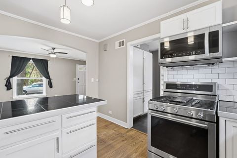Tiny photo for 705 Case Street, Evanston, IL 60202 (MLS # 12510040)
