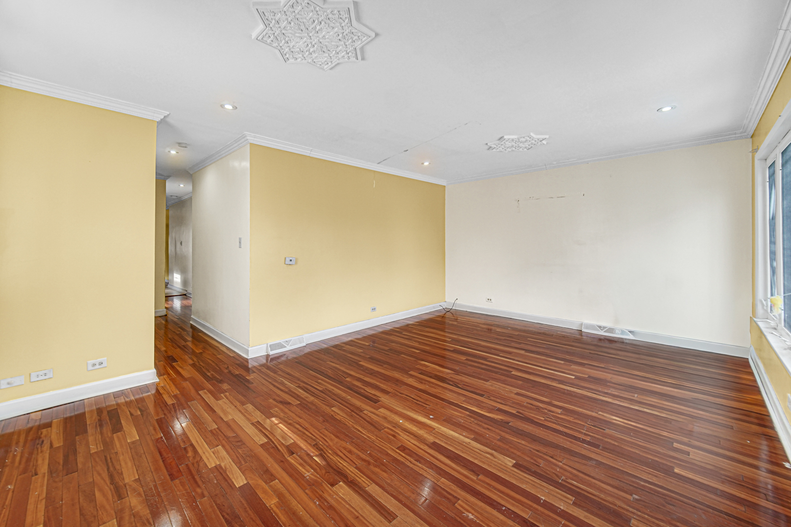 3210 N Narragansett Avenue