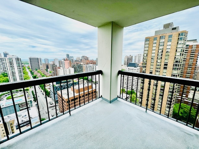 1122 N Clark Street 2806
