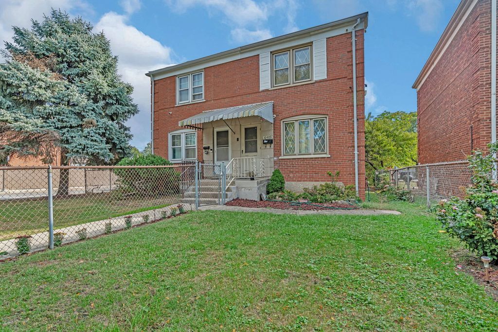 Photo for 6403 S Lorel Avenue, Chicago, IL 60638 (MLS # 12483390)