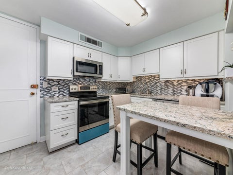 Tiny photo for 6007 N Sheridan Road #14D, Chicago, IL 60660 (MLS # 12683529)