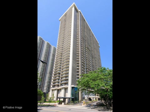 Photo of 6007 N Sheridan Road #14D, Chicago, IL 60660 (MLS # 12683529)