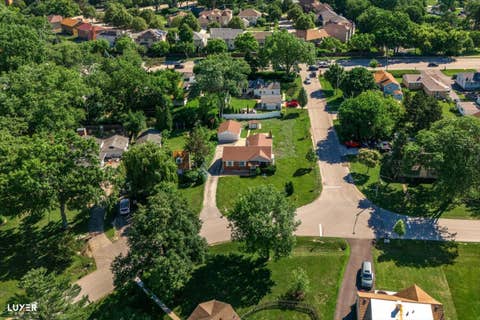 Tiny photo for 600 W Bob O Link Road, Mount Prospect, IL 60056 (MLS # 12699392)