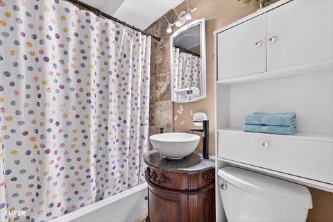 Tiny photo for 600 W Bob O Link Road, Mount Prospect, IL 60056 (MLS # 12699392)