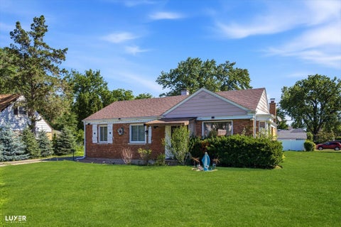 Tiny photo for 600 W Bob O Link Road, Mount Prospect, IL 60056 (MLS # 12699392)