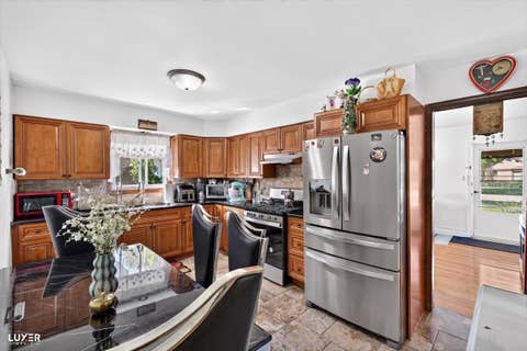 Tiny photo for 600 W Bob O Link Road, Mount Prospect, IL 60056 (MLS # 12699392)