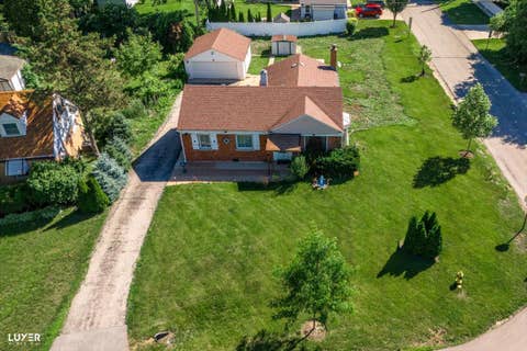 Tiny photo for 600 W Bob O Link Road, Mount Prospect, IL 60056 (MLS # 12699392)