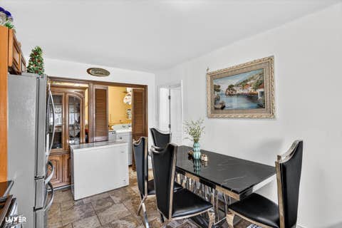 Tiny photo for 600 W Bob O Link Road, Mount Prospect, IL 60056 (MLS # 12699392)