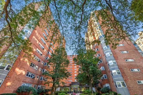 4960 N Marine Drive 816 Chicago IL 60640