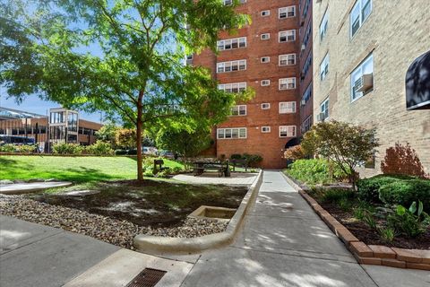 Tiny photo for 4960 N Marine Drive #816, Chicago, IL 60640 (MLS # 12496811)